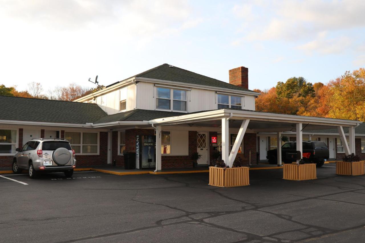 Elite Inn Moosup Exterior foto
